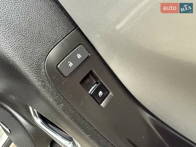 Белый Шевроле Камаро, объемом двигателя 3.56 л и пробегом 154 тыс. км за 12900 $, фото 33 на Automoto.ua