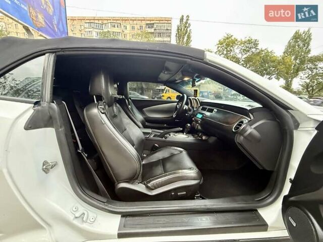 Белый Шевроле Камаро, объемом двигателя 3.56 л и пробегом 154 тыс. км за 12900 $, фото 9 на Automoto.ua