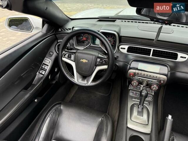 Белый Шевроле Камаро, объемом двигателя 3.56 л и пробегом 154 тыс. км за 12900 $, фото 13 на Automoto.ua