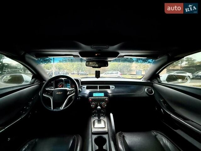 Белый Шевроле Камаро, объемом двигателя 3.56 л и пробегом 154 тыс. км за 12900 $, фото 12 на Automoto.ua