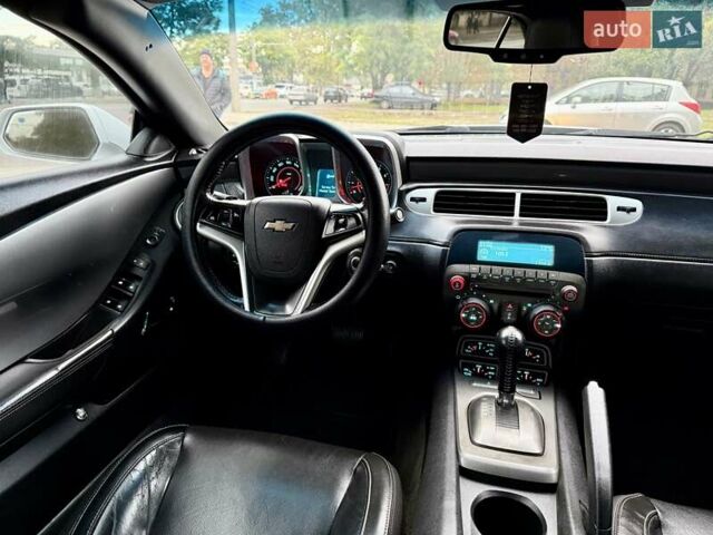 Белый Шевроле Камаро, объемом двигателя 3.56 л и пробегом 154 тыс. км за 12900 $, фото 11 на Automoto.ua