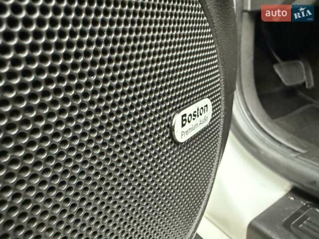 Белый Шевроле Камаро, объемом двигателя 3.56 л и пробегом 154 тыс. км за 12900 $, фото 37 на Automoto.ua