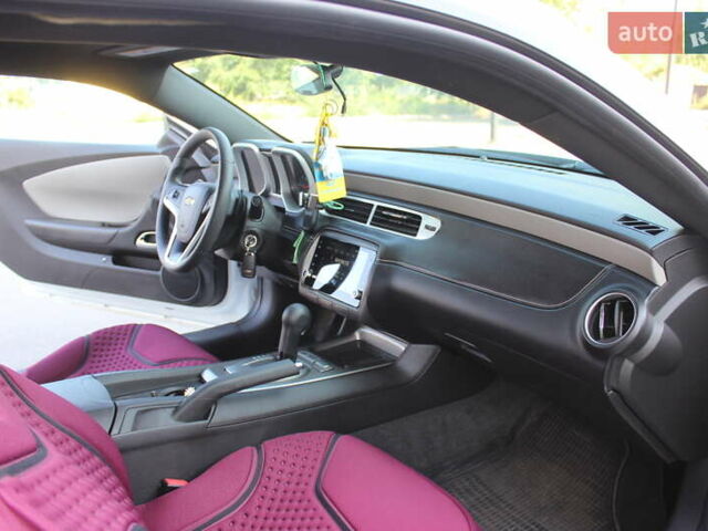 Белый Шевроле Камаро, объемом двигателя 3.6 л и пробегом 131 тыс. км за 14499 $, фото 21 на Automoto.ua