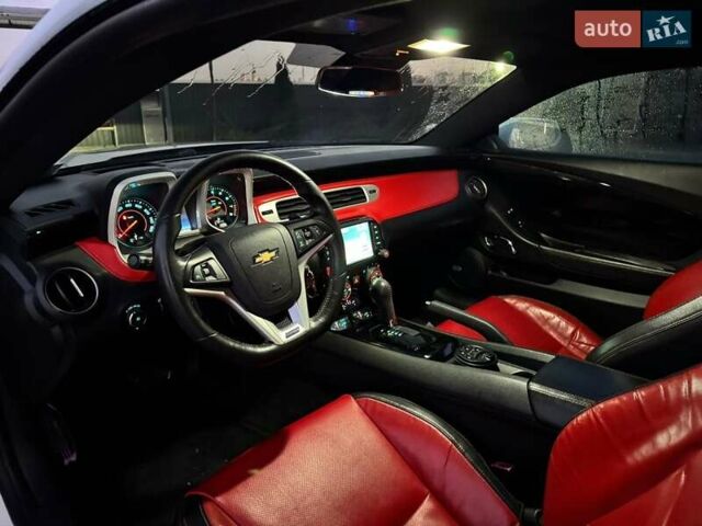 Белый Шевроле Камаро, объемом двигателя 3.56 л и пробегом 180 тыс. км за 13700 $, фото 6 на Automoto.ua