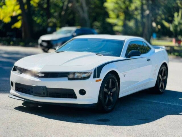 Белый Шевроле Камаро, объемом двигателя 3.6 л и пробегом 75 тыс. км за 5000 $, фото 2 на Automoto.ua