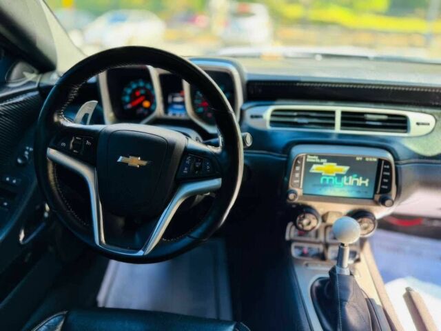 Белый Шевроле Камаро, объемом двигателя 3.6 л и пробегом 75 тыс. км за 5000 $, фото 7 на Automoto.ua