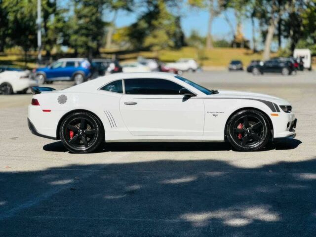 Белый Шевроле Камаро, объемом двигателя 3.6 л и пробегом 75 тыс. км за 5000 $, фото 6 на Automoto.ua