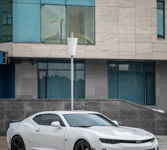 Шевроле Камаро 2016 в Харькове на Automoto.ua Белый Шевроле Камаро, объемом двигателя 2 л и пробегом 118 тыс. км за 16500 $, фото 9 на Automoto.ua