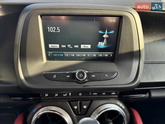 Белый Шевроле Камаро, объемом двигателя 2 л и пробегом 103 тыс. км за 18555 $, фото 25 на Automoto.ua