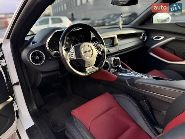 Белый Шевроле Камаро, объемом двигателя 2 л и пробегом 103 тыс. км за 18555 $, фото 27 на Automoto.ua