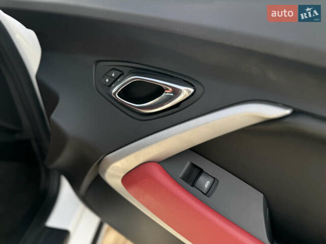 Белый Шевроле Камаро, объемом двигателя 2 л и пробегом 103 тыс. км за 18555 $, фото 53 на Automoto.ua