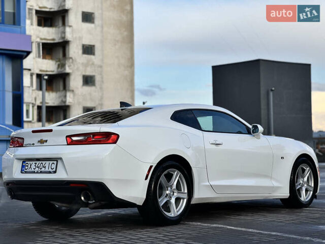 Белый Шевроле Камаро, объемом двигателя 2 л и пробегом 103 тыс. км за 18555 $, фото 44 на Automoto.ua