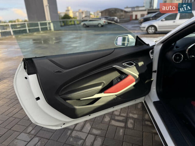 Белый Шевроле Камаро, объемом двигателя 2 л и пробегом 103 тыс. км за 18555 $, фото 14 на Automoto.ua