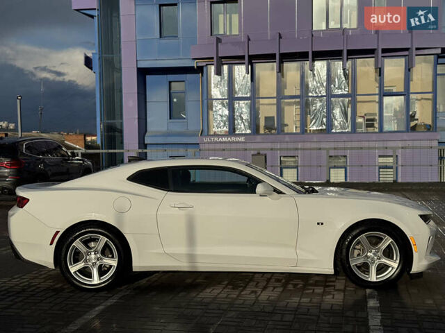 Белый Шевроле Камаро, объемом двигателя 2 л и пробегом 103 тыс. км за 18555 $, фото 4 на Automoto.ua