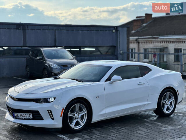 Белый Шевроле Камаро, объемом двигателя 2 л и пробегом 103 тыс. км за 18555 $, фото 3 на Automoto.ua