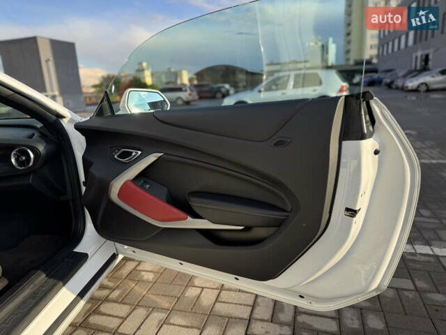 Белый Шевроле Камаро, объемом двигателя 2 л и пробегом 103 тыс. км за 18555 $, фото 21 на Automoto.ua