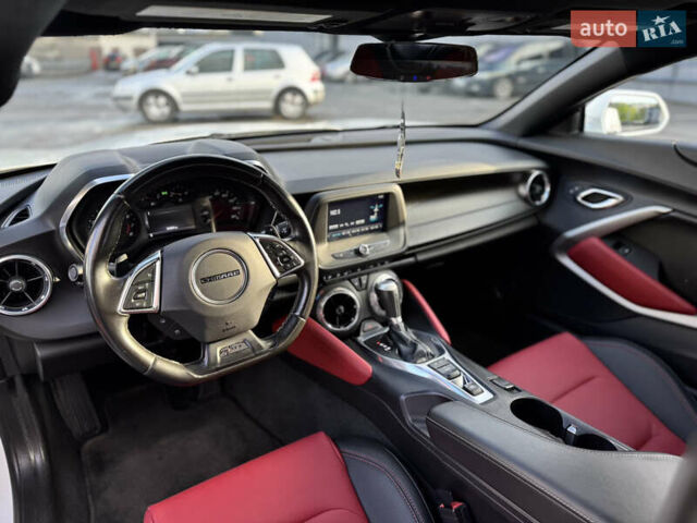 Белый Шевроле Камаро, объемом двигателя 2 л и пробегом 103 тыс. км за 18555 $, фото 30 на Automoto.ua