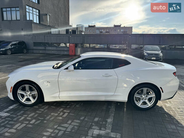 Белый Шевроле Камаро, объемом двигателя 2 л и пробегом 103 тыс. км за 18555 $, фото 11 на Automoto.ua