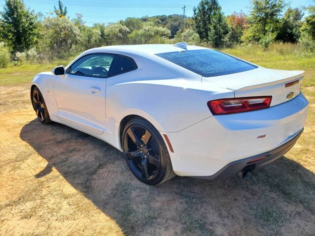 Білий Шевроле Камаро, об'ємом двигуна 2 л та пробігом 72 тис. км за 8900 $, фото 4 на Automoto.ua