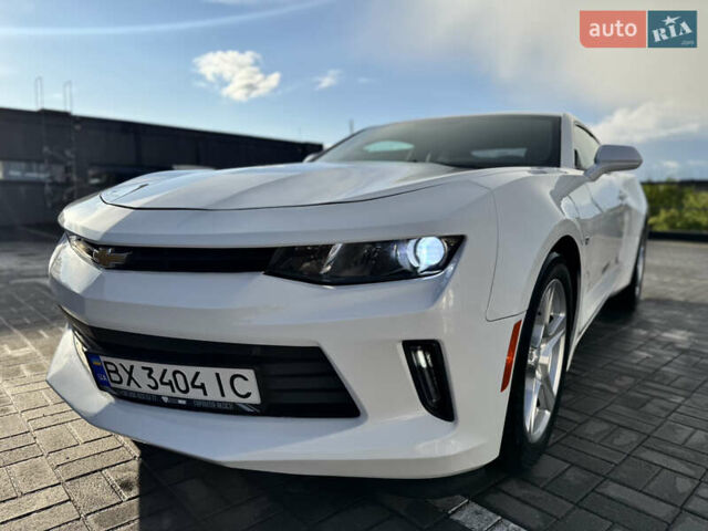 Белый Шевроле Камаро, объемом двигателя 2 л и пробегом 103 тыс. км за 18555 $, фото 12 на Automoto.ua