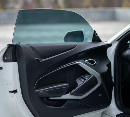 Шевроле Камаро 2016 в Харькове на Automoto.ua Белый Шевроле Камаро, объемом двигателя 2 л и пробегом 118 тыс. км за 16500 $, фото 11 на Automoto.ua