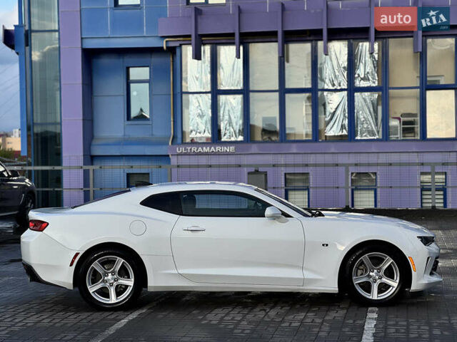 Белый Шевроле Камаро, объемом двигателя 2 л и пробегом 103 тыс. км за 18555 $, фото 43 на Automoto.ua