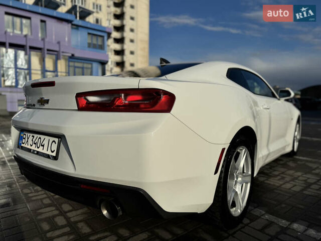 Белый Шевроле Камаро, объемом двигателя 2 л и пробегом 103 тыс. км за 18555 $, фото 8 на Automoto.ua