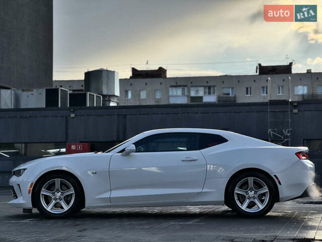 Белый Шевроле Камаро, объемом двигателя 2 л и пробегом 103 тыс. км за 18555 $, фото 50 на Automoto.ua