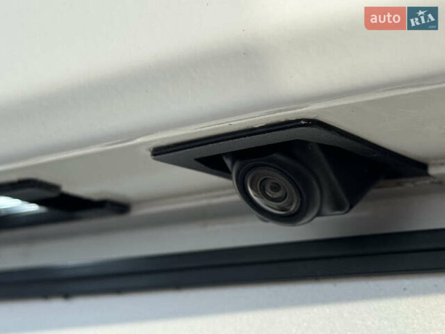 Белый Шевроле Камаро, объемом двигателя 2 л и пробегом 103 тыс. км за 18555 $, фото 6 на Automoto.ua