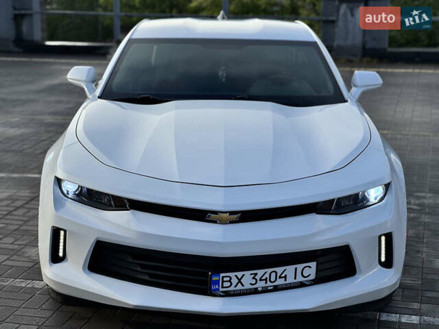 Белый Шевроле Камаро, объемом двигателя 2 л и пробегом 103 тыс. км за 18555 $, фото 37 на Automoto.ua