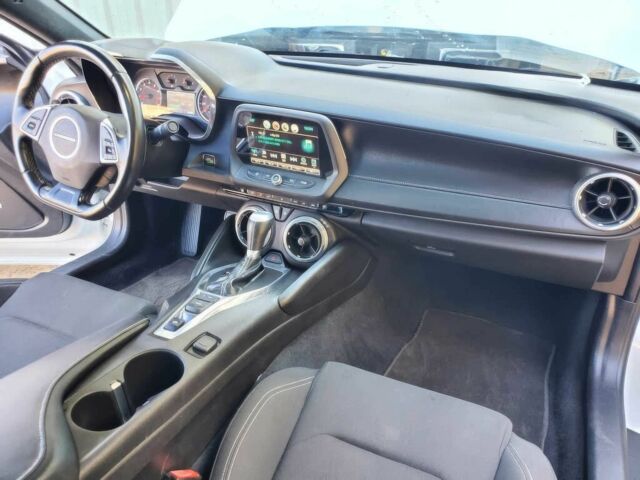 Білий Шевроле Камаро, об'ємом двигуна 2 л та пробігом 72 тис. км за 8900 $, фото 10 на Automoto.ua
