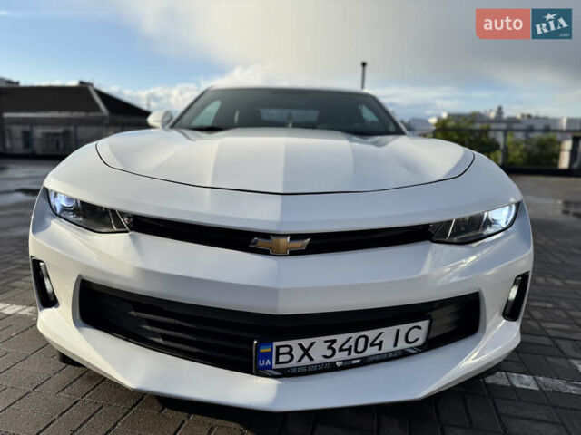 Белый Шевроле Камаро, объемом двигателя 2 л и пробегом 103 тыс. км за 18555 $, фото 10 на Automoto.ua