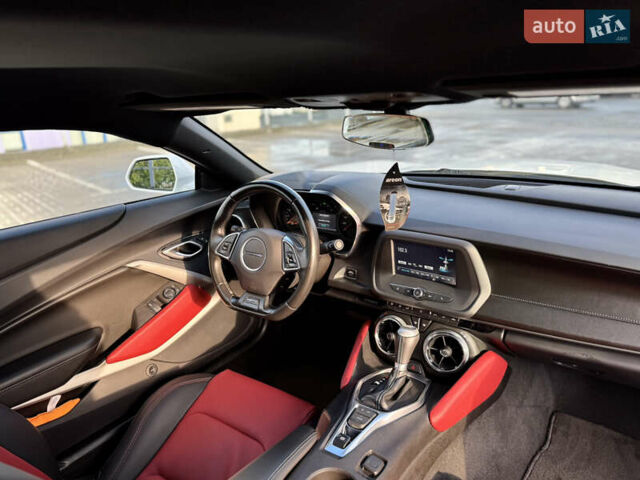 Белый Шевроле Камаро, объемом двигателя 2 л и пробегом 103 тыс. км за 18555 $, фото 33 на Automoto.ua