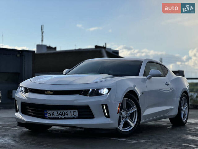 Белый Шевроле Камаро, объемом двигателя 2 л и пробегом 103 тыс. км за 18555 $, фото 1 на Automoto.ua