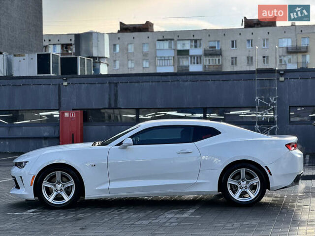 Белый Шевроле Камаро, объемом двигателя 2 л и пробегом 103 тыс. км за 18555 $, фото 2 на Automoto.ua