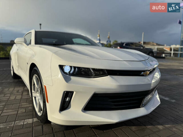 Белый Шевроле Камаро, объемом двигателя 2 л и пробегом 103 тыс. км за 18555 $, фото 5 на Automoto.ua