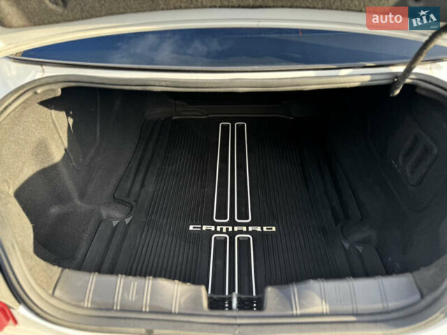 Белый Шевроле Камаро, объемом двигателя 2 л и пробегом 103 тыс. км за 18555 $, фото 55 на Automoto.ua