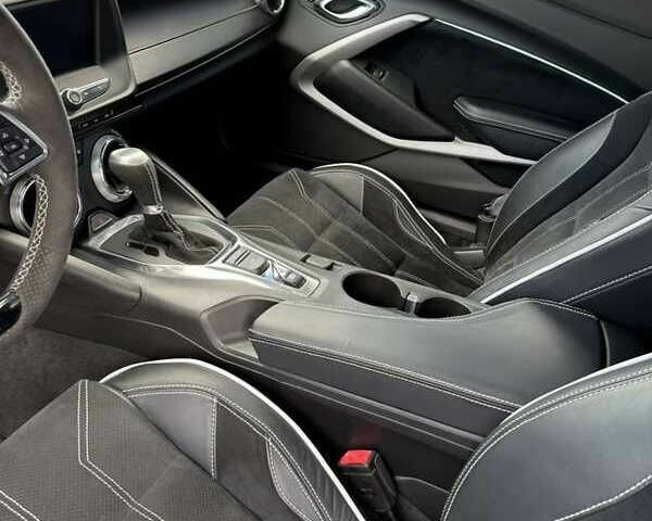 Белый Шевроле Камаро, объемом двигателя 2 л и пробегом 70 тыс. км за 10900 $, фото 9 на Automoto.ua