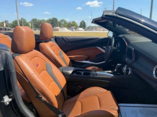 Белый Шевроле Камаро, объемом двигателя 6.2 л и пробегом 66 тыс. км за 12200 $, фото 9 на Automoto.ua