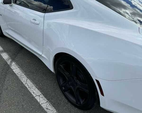 Белый Шевроле Камаро, объемом двигателя 2 л и пробегом 70 тыс. км за 10900 $, фото 3 на Automoto.ua