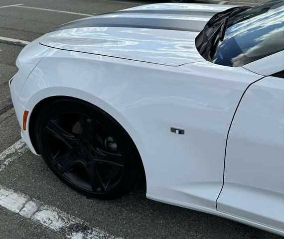 Белый Шевроле Камаро, объемом двигателя 2 л и пробегом 70 тыс. км за 10900 $, фото 2 на Automoto.ua