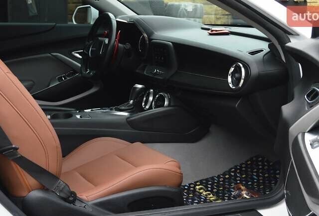 Белый Шевроле Камаро, объемом двигателя 2 л и пробегом 111 тыс. км за 19900 $, фото 31 на Automoto.ua