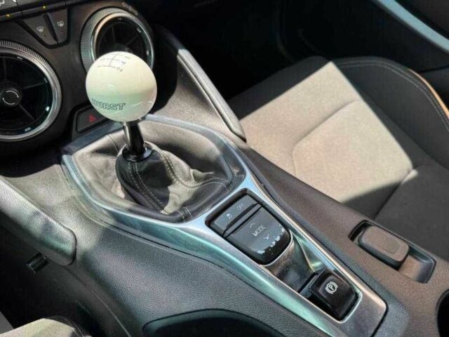 Белый Шевроле Камаро, объемом двигателя 6.2 л и пробегом 33 тыс. км за 7300 $, фото 8 на Automoto.ua