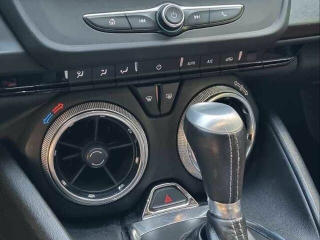 Белый Шевроле Камаро, объемом двигателя 2 л и пробегом 112 тыс. км за 18500 $, фото 9 на Automoto.ua