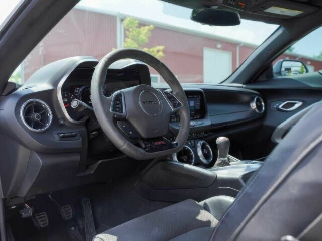 Шевроле Камаро 2020 в Тернополе на Automoto.ua Белый Шевроле Камаро, объемом двигателя 6.2 л и пробегом 45 тыс. км за 6700 $, фото 7 на Automoto.ua