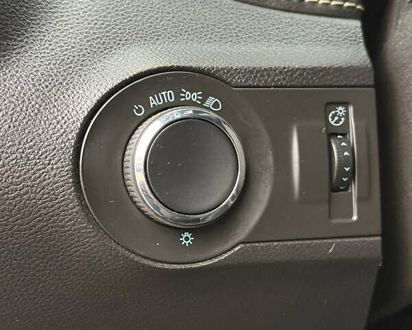 Черный Шевроле Камаро, объемом двигателя 3.6 л и пробегом 151 тыс. км за 13300 $, фото 18 на Automoto.ua