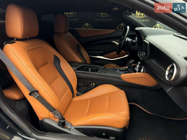 Черный Шевроле Камаро, объемом двигателя 3.6 л и пробегом 200 тыс. км за 16500 $, фото 11 на Automoto.ua