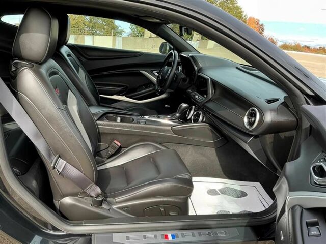 Черный Шевроле Камаро, объемом двигателя 6.2 л и пробегом 78 тыс. км за 5500 $, фото 10 на Automoto.ua