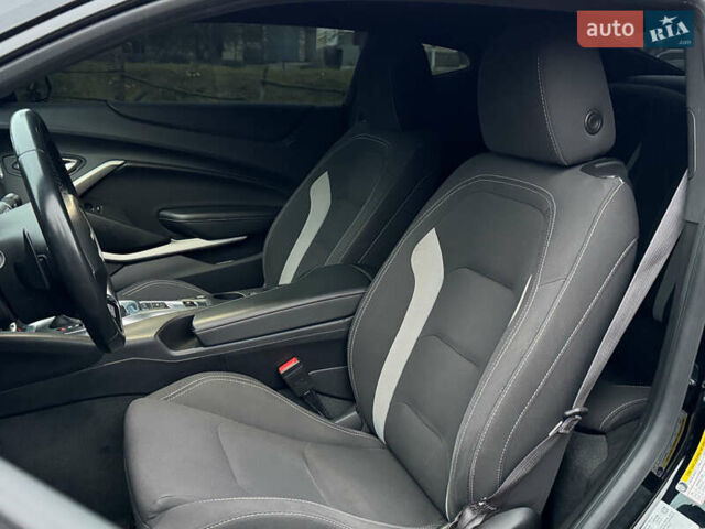 Черный Шевроле Камаро, объемом двигателя 3.64 л и пробегом 88 тыс. км за 17999 $, фото 13 на Automoto.ua