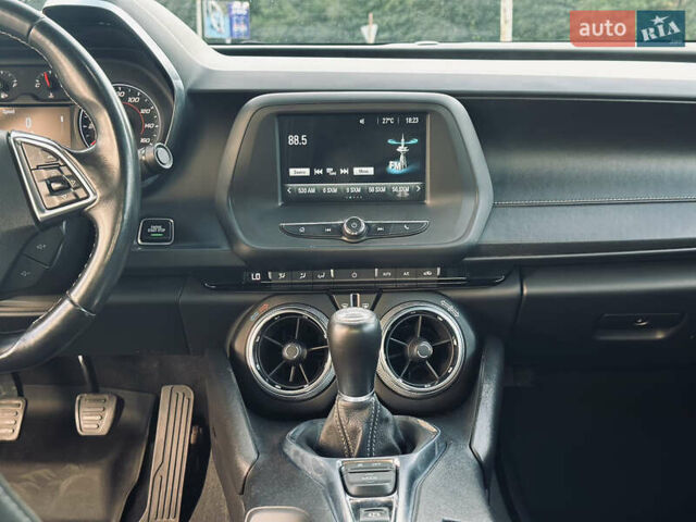 Черный Шевроле Камаро, объемом двигателя 2 л и пробегом 45 тыс. км за 14000 $, фото 19 на Automoto.ua